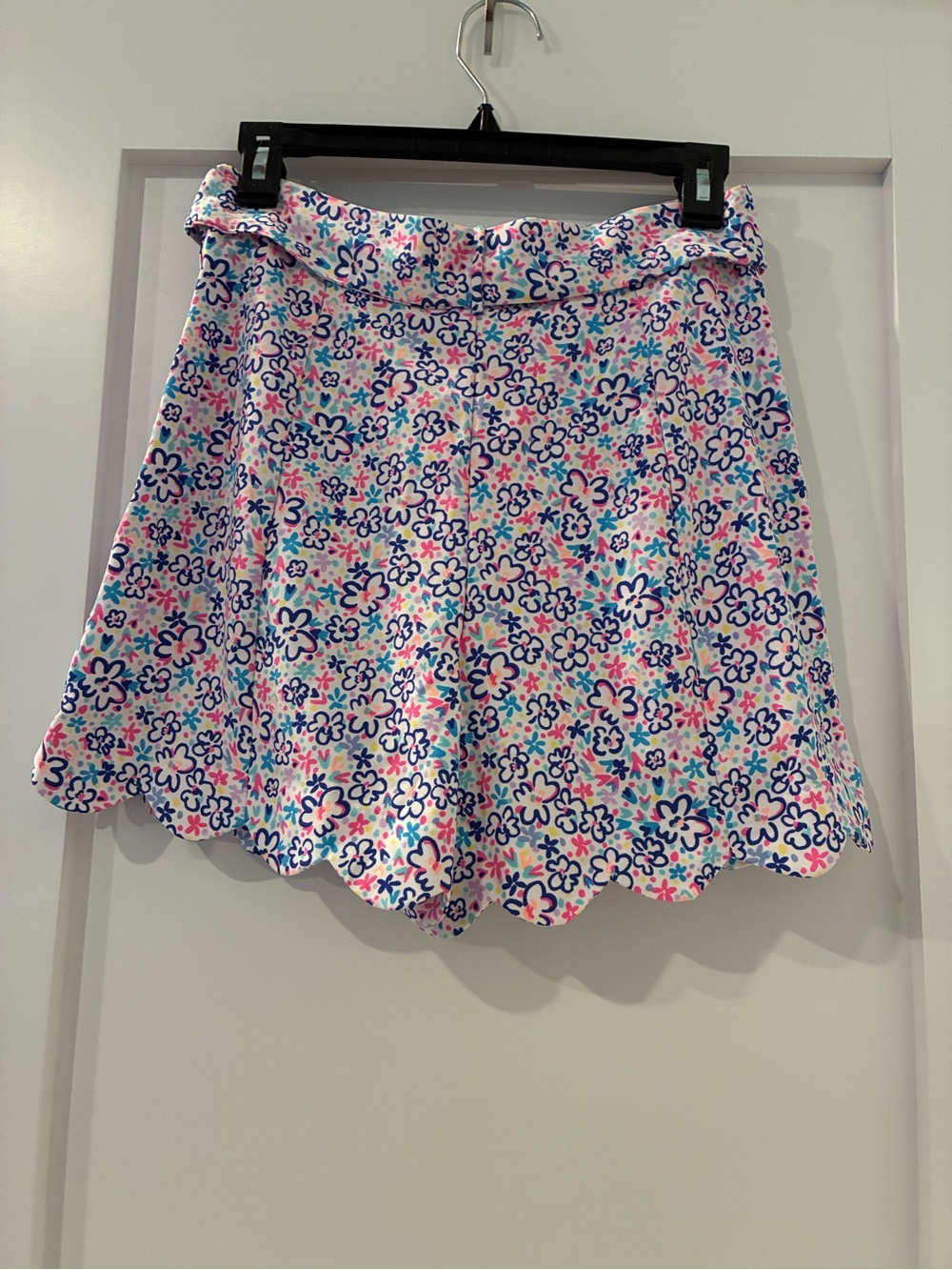 Lilly Pulitzer White Floral Scallop Hem Skater Shorts